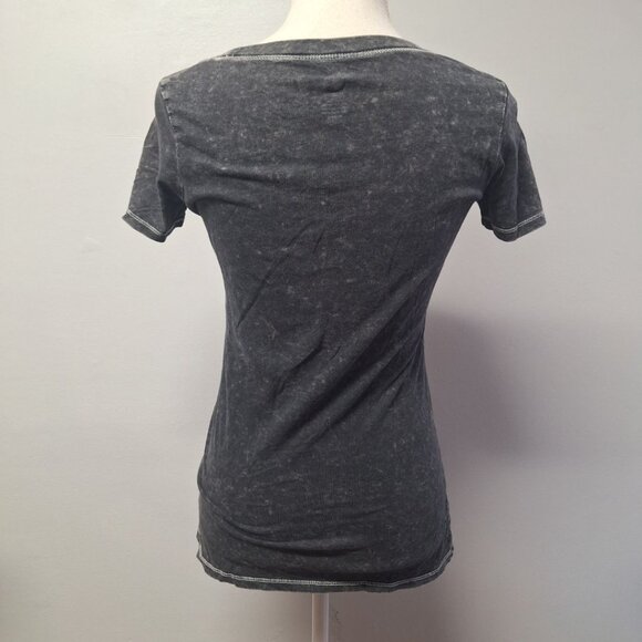 NHL Detroit Red Wings Tee Shirt Gray Womans Small Hockey Michigan Fan Round Neck - Picture 5 of 13